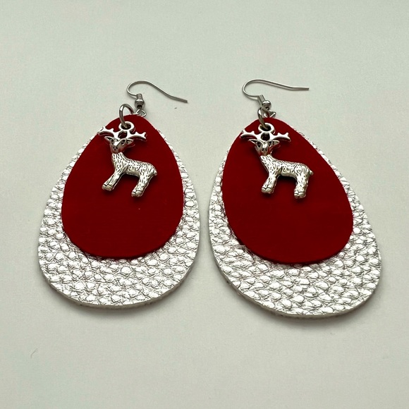 Christmas Reindeer charm faux leather earrings - Picture 4 of 7